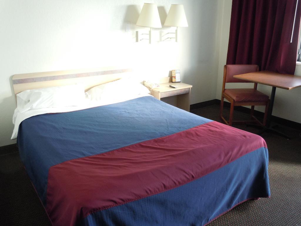 Travelodge By Wyndham Grand Rapids North Walker Kültér fotó