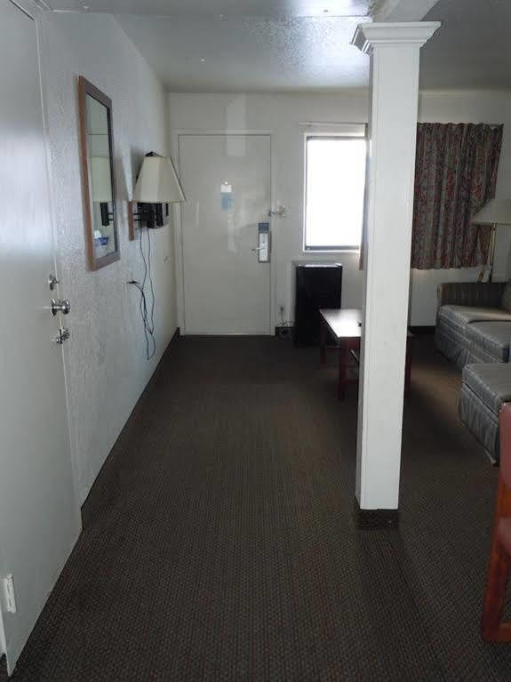 Travelodge By Wyndham Grand Rapids North Walker Kültér fotó